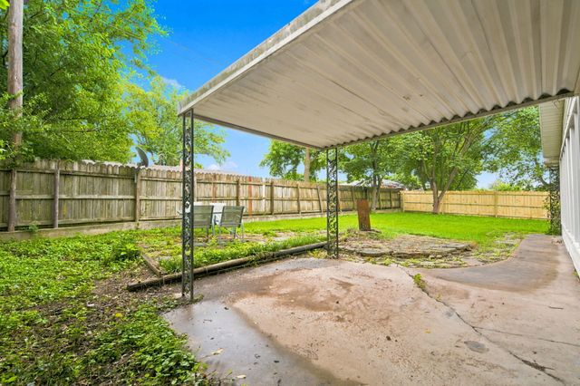 1668 S Sieger Drive, Springfield, MO 65804