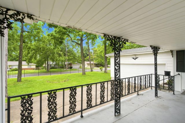 1668 S Sieger Drive, Springfield, MO 65804