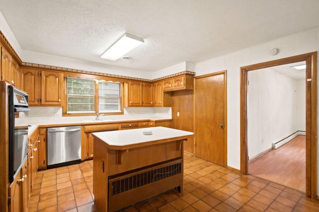 1668 S Sieger Drive, Springfield, MO 65804