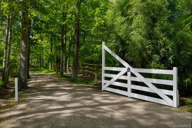 44 Georgica Close Road, East Hampton, NY 11937