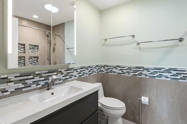 43240 Virginia Avenue, Palm Desert, CA 92211