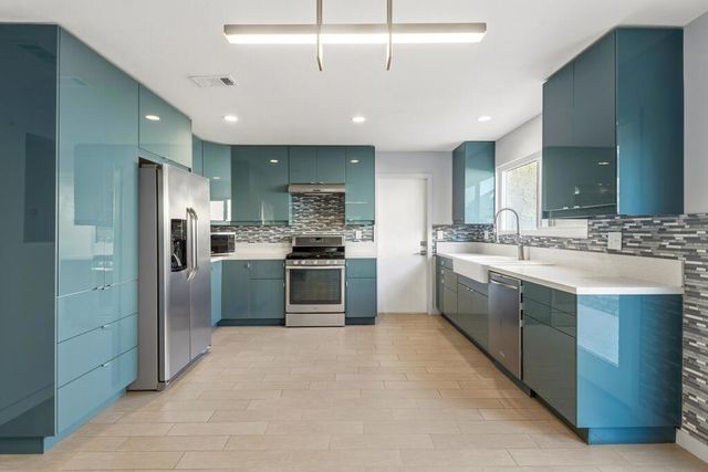 43240 Virginia Avenue, Palm Desert, CA 92211