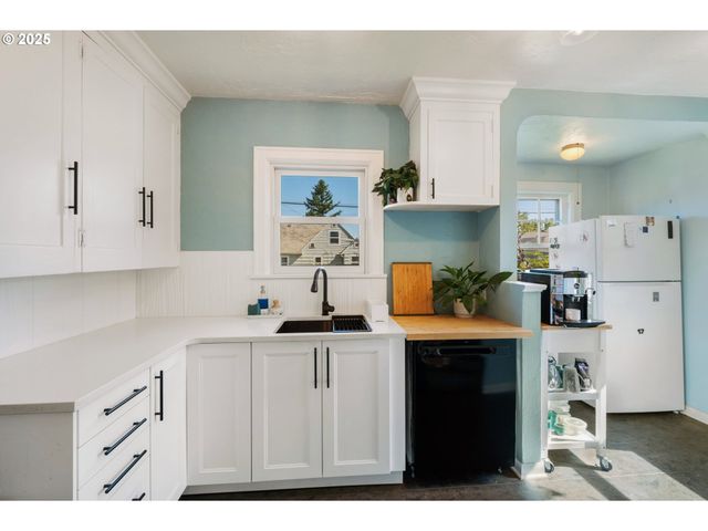 3710 Se 86TH Ave, Portland, OR 97266