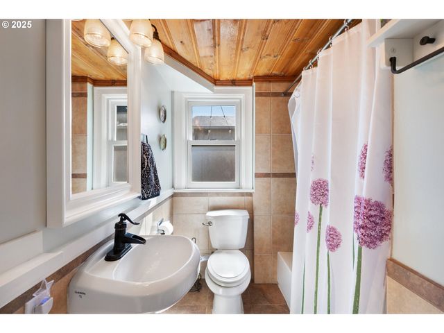 3710 Se 86TH Ave, Portland, OR 97266