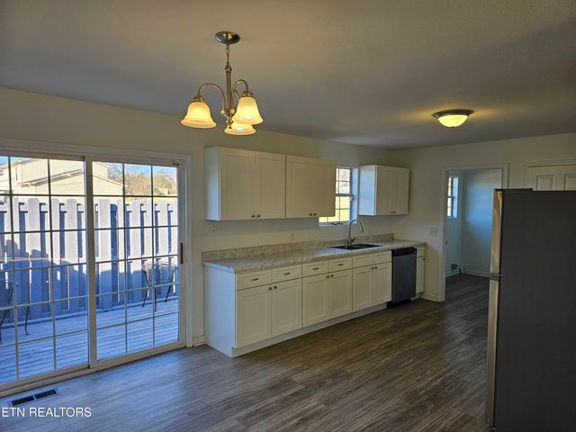 100 Steven Lane, Harriman, TN 37748