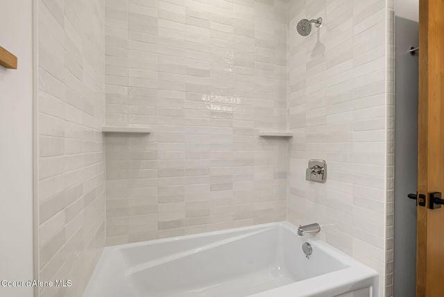 44 Peggys CT, Dover, ID 83825