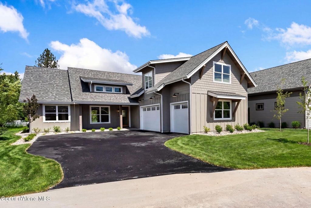 44 Peggys CT, Dover, ID 83825