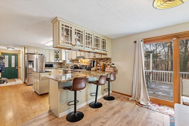 369 Cooper Rd, Northbridge, MA 01534