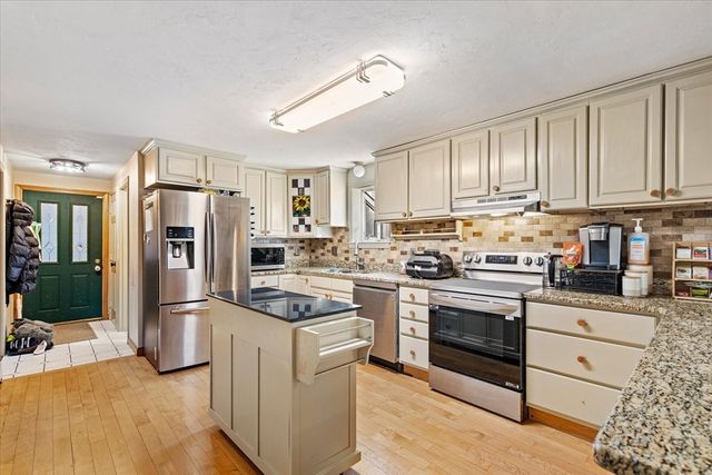 369 Cooper Rd, Northbridge, MA 01534