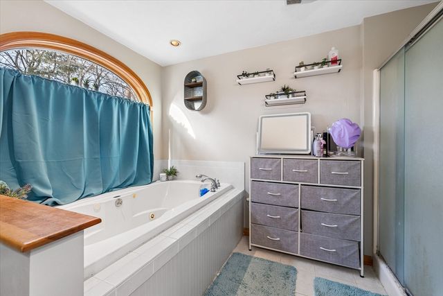 369 Cooper Rd, Northbridge, MA 01534