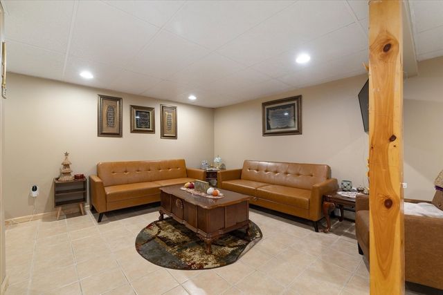 369 Cooper Rd, Northbridge, MA 01534