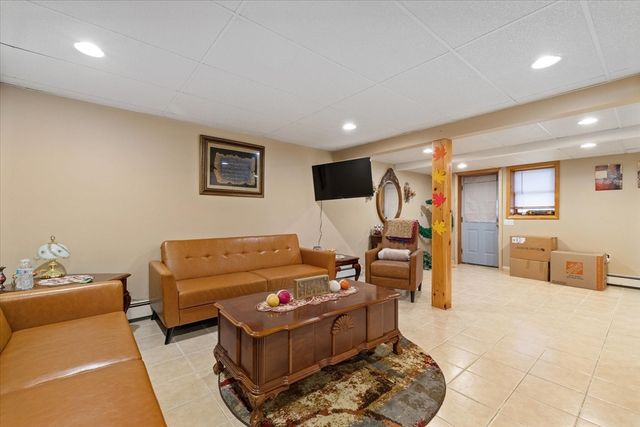 369 Cooper Rd, Northbridge, MA 01534