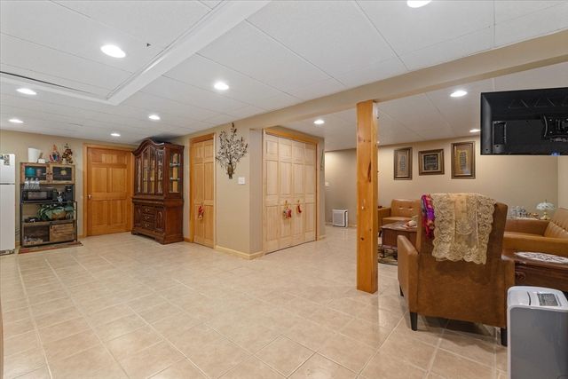 369 Cooper Rd, Northbridge, MA 01534