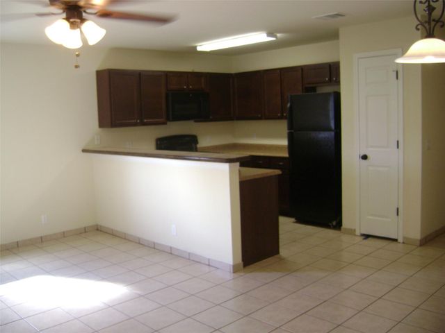 2507 Oak LN, Georgetown, TX 78628