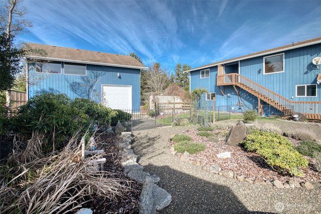 288 Sunrise Avenue SE, Ocean Shores, WA 98569
