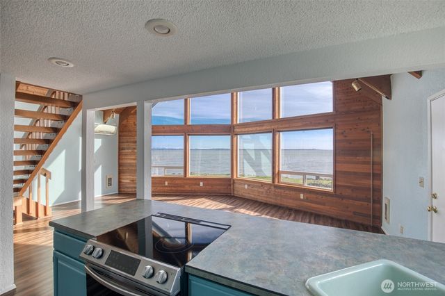 288 Sunrise Avenue SE, Ocean Shores, WA 98569