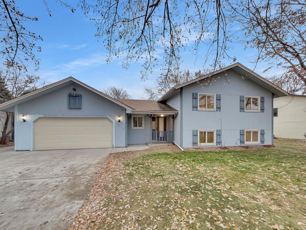 8232 Sumter Avenue N, Brooklyn Park, MN 55445