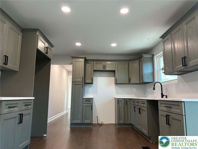 3957 Mountain Road, Washington Twp, PA 18080