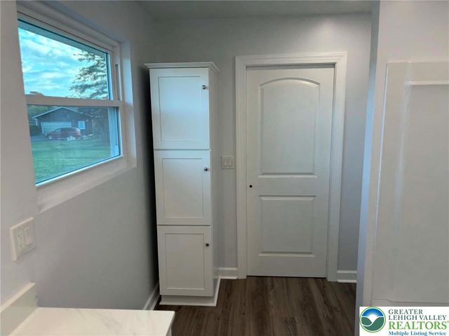 3957 Mountain Road, Washington Twp, PA 18080