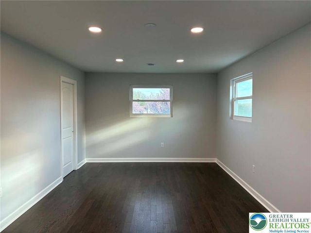 3957 Mountain Road, Washington Twp, PA 18080