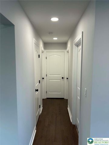 3957 Mountain Road, Washington Twp, PA 18080