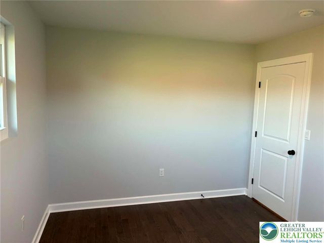 3957 Mountain Road, Washington Twp, PA 18080