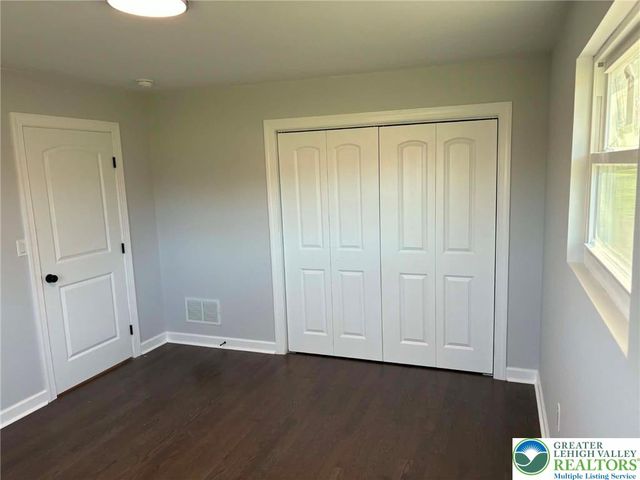 3957 Mountain Road, Washington Twp, PA 18080