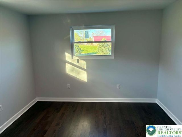 3957 Mountain Road, Washington Twp, PA 18080