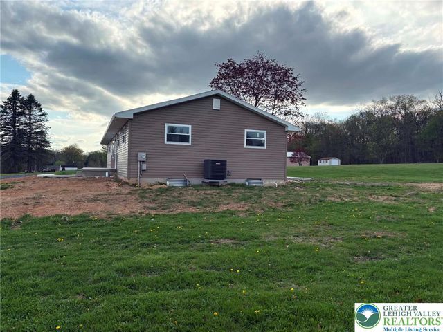 3957 Mountain Road, Washington Twp, PA 18080