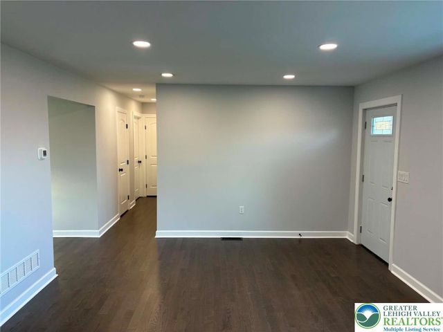 3957 Mountain Road, Washington Twp, PA 18080