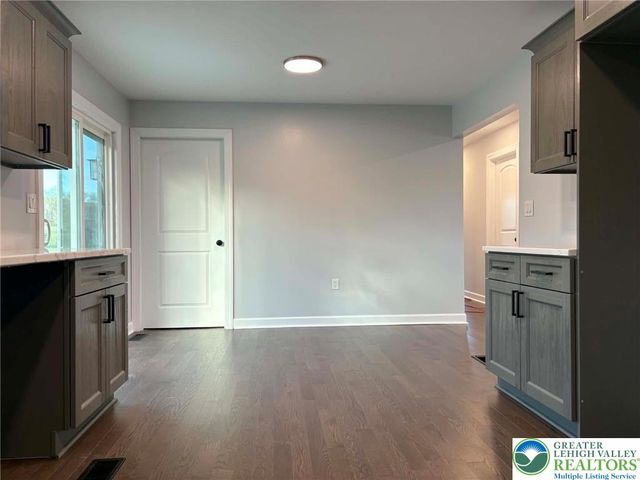 3957 Mountain Road, Washington Twp, PA 18080