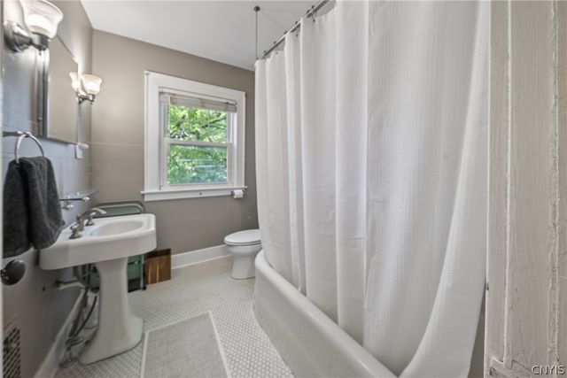 225 Strathmore Drive, Syracuse, NY 13207