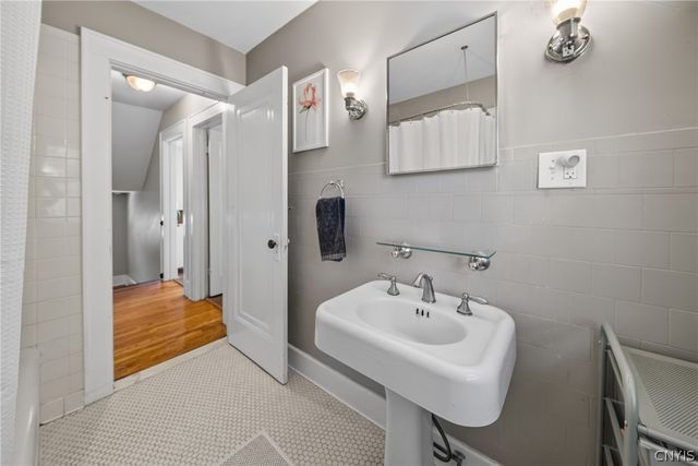 225 Strathmore Drive, Syracuse, NY 13207