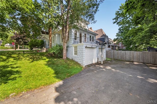 225 Strathmore Drive, Syracuse, NY 13207