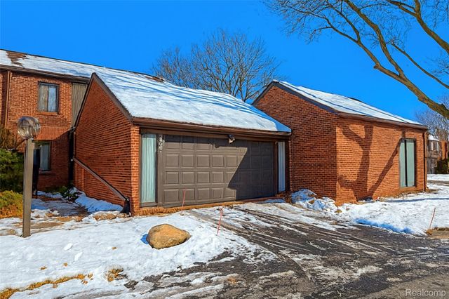 3082 Lindenwood Drive, Dearborn, MI 48120