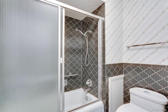 3082 Lindenwood Drive, Dearborn, MI 48120