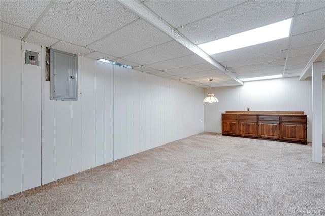 3082 Lindenwood Drive, Dearborn, MI 48120