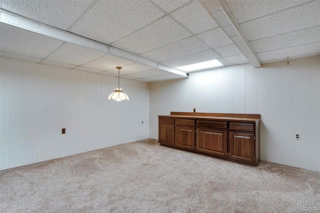 3082 Lindenwood Drive, Dearborn, MI 48120