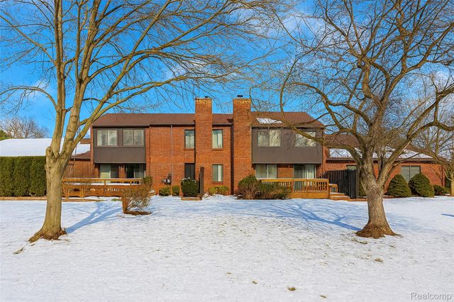 3082 Lindenwood Drive, Dearborn, MI 48120