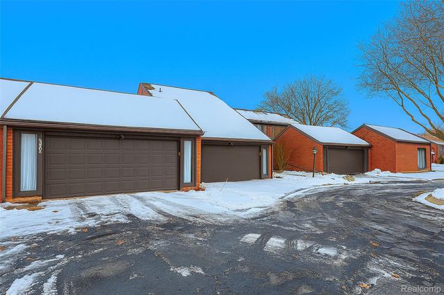 3082 Lindenwood Drive, Dearborn, MI 48120