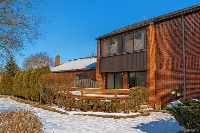 3082 Lindenwood Drive, Dearborn, MI 48120