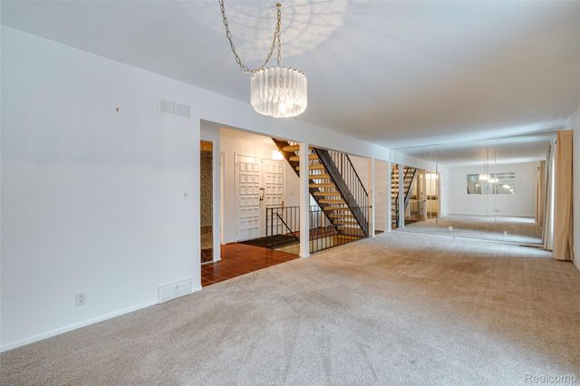 3082 Lindenwood Drive, Dearborn, MI 48120