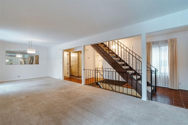 3082 Lindenwood Drive, Dearborn, MI 48120