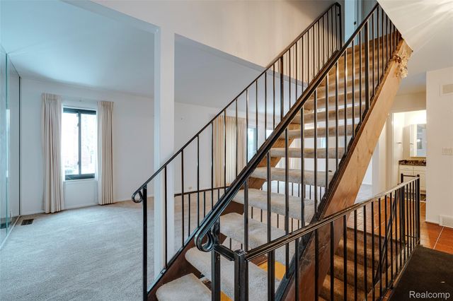 3082 Lindenwood Drive, Dearborn, MI 48120