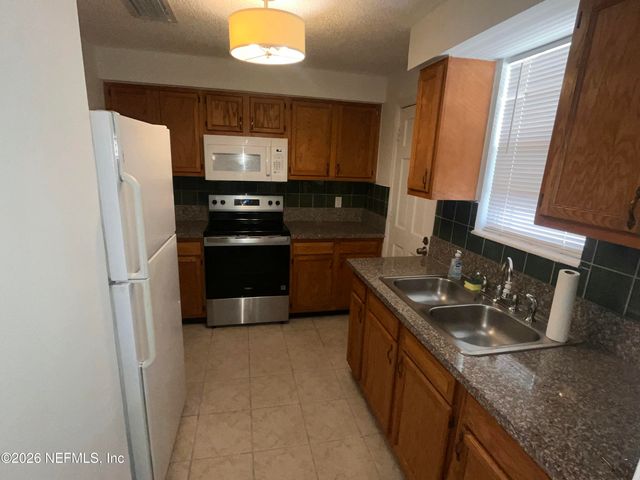 1738 EL PRADO Road 8, Jacksonville, FL 32216