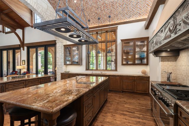 31 Abbey Woods Lane, Dallas, TX 75248