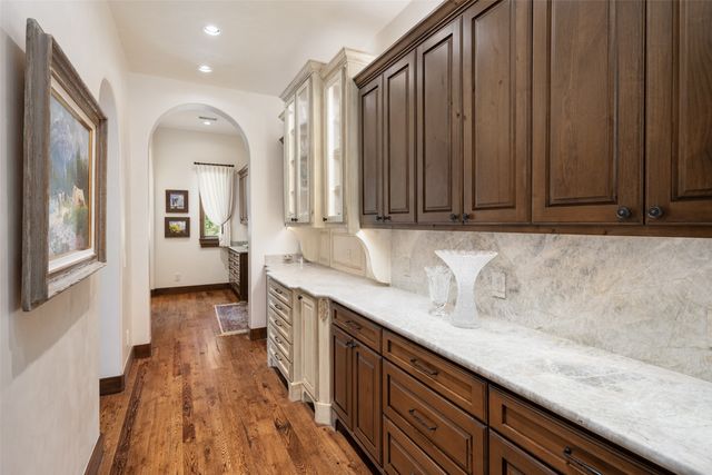 31 Abbey Woods Lane, Dallas, TX 75248
