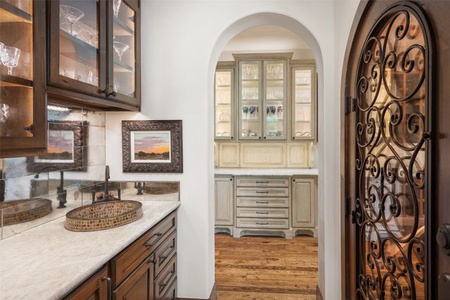 31 Abbey Woods Lane, Dallas, TX 75248