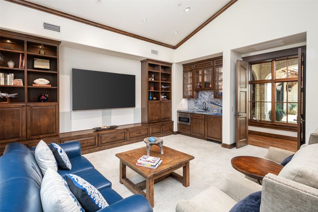 31 Abbey Woods Lane, Dallas, TX 75248