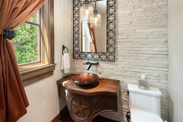 31 Abbey Woods Lane, Dallas, TX 75248